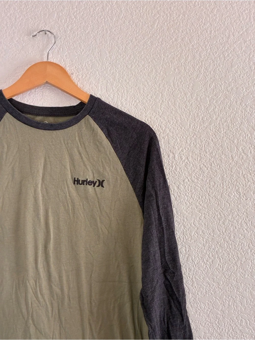 Hurley | Green and gray crew neck cotton blend long sleeve raglan t-shirt small